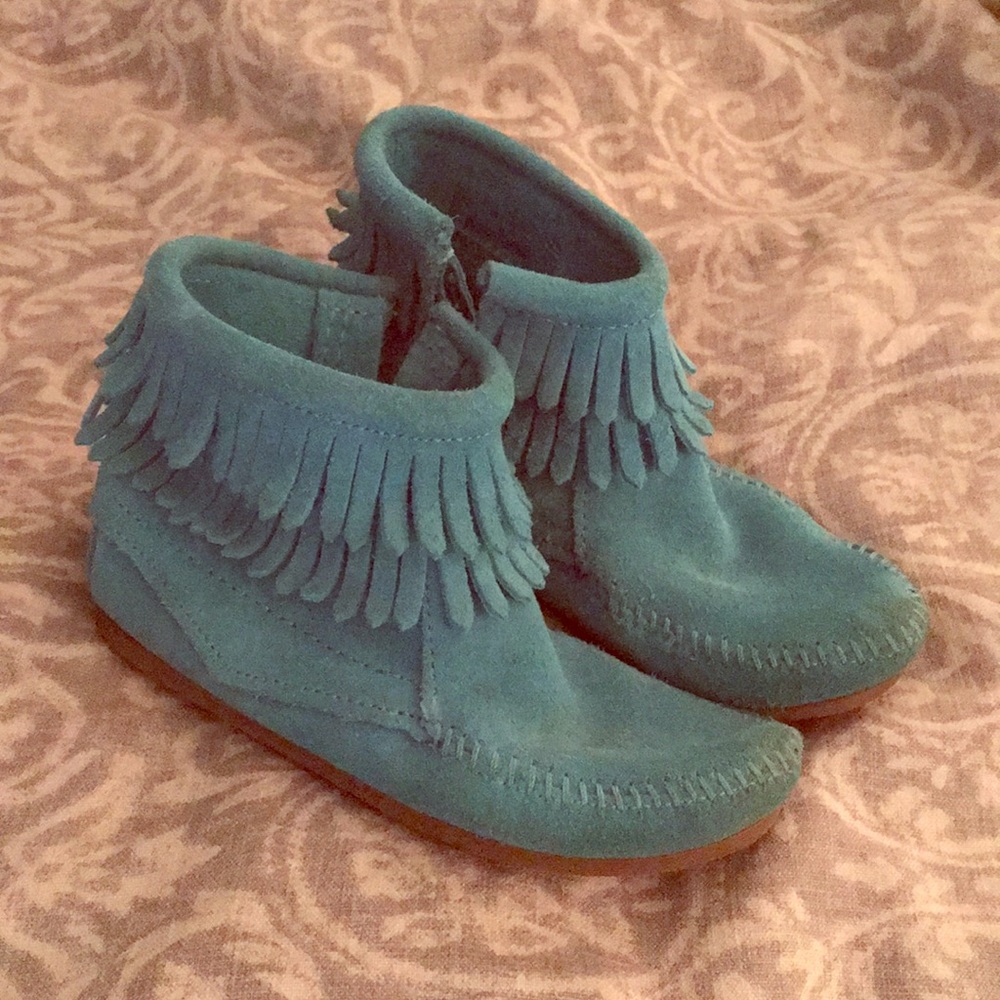 Girls Minnetonka fringe bootie size 13